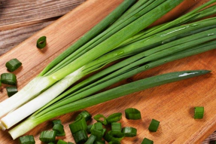 Cách trồng hành lá tại nhà